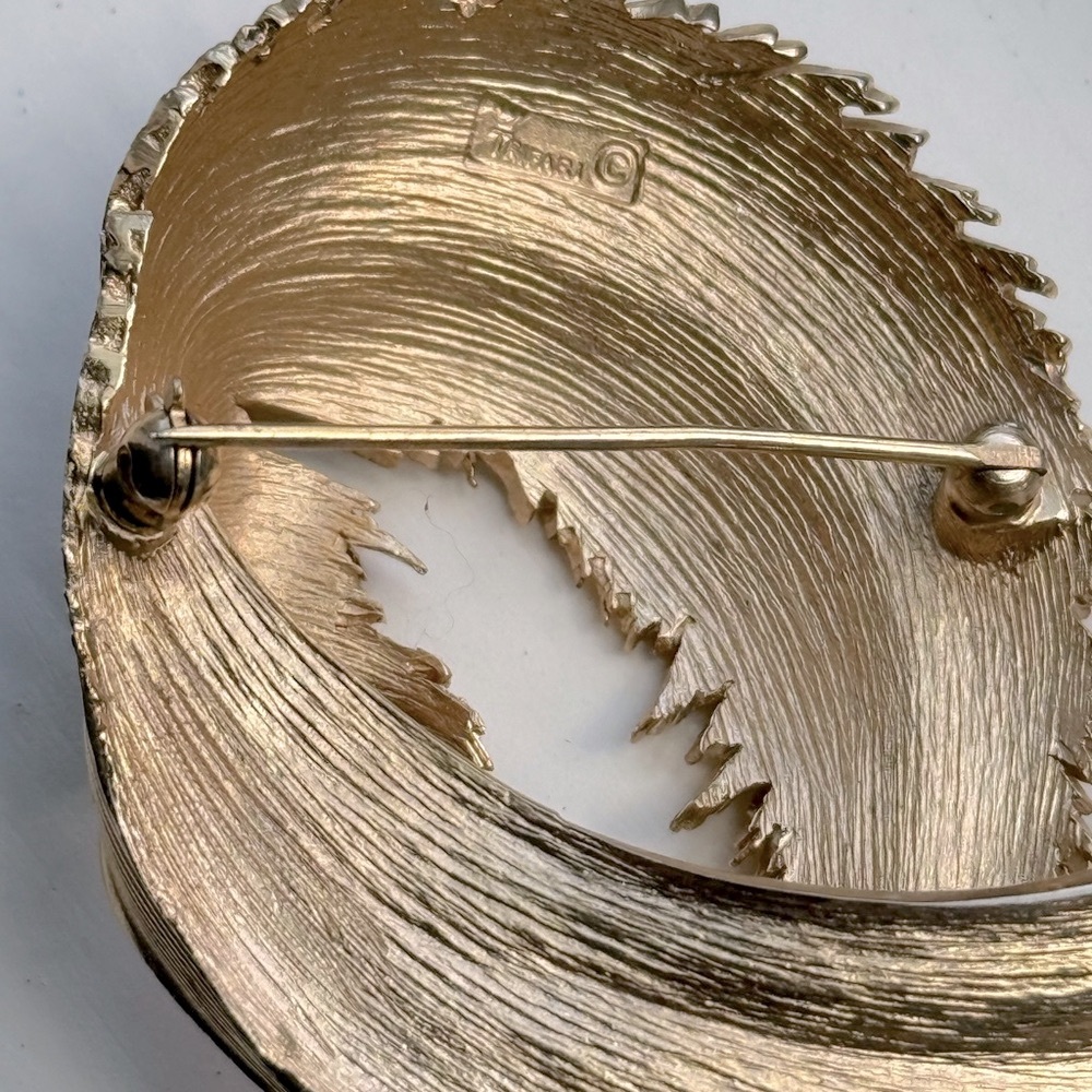Vintage Trifari gold feather Brooch - Picture 6 of 7